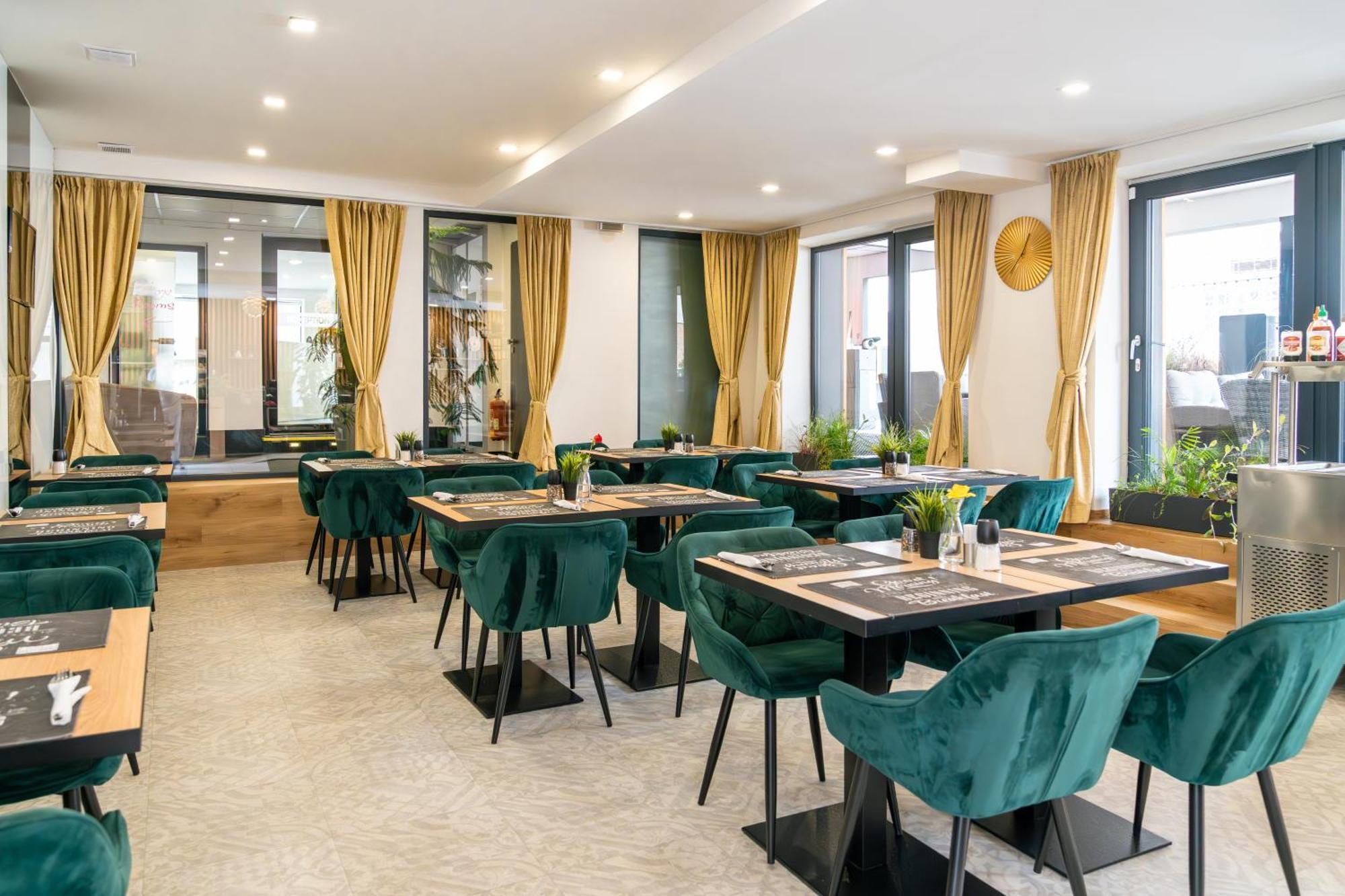 Hotel Plzeň Dış mekan fotoğraf